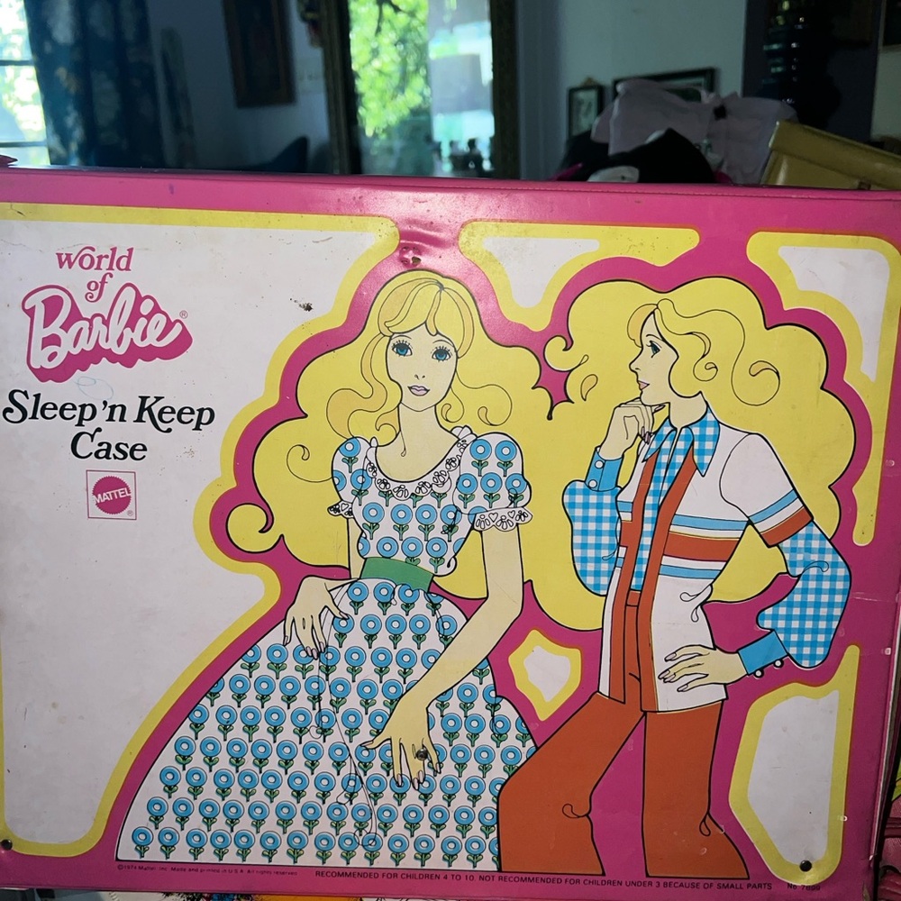Vintage 70’s huge sleep
And keep case